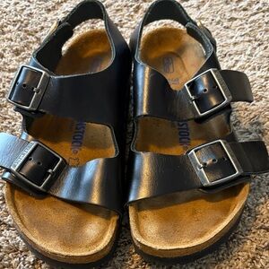 Birkenstocks black milano
Oiled leather